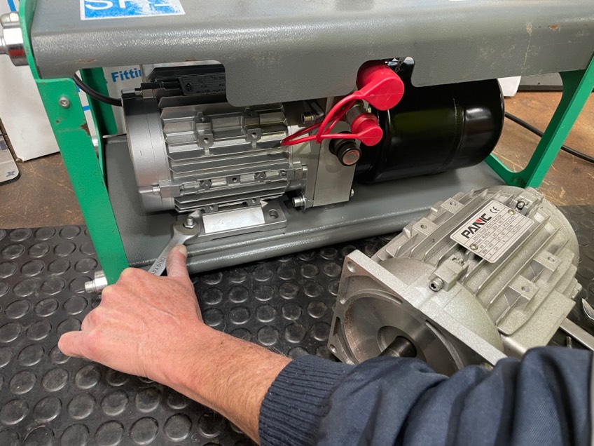 Servicing a Riyang Butt Welder